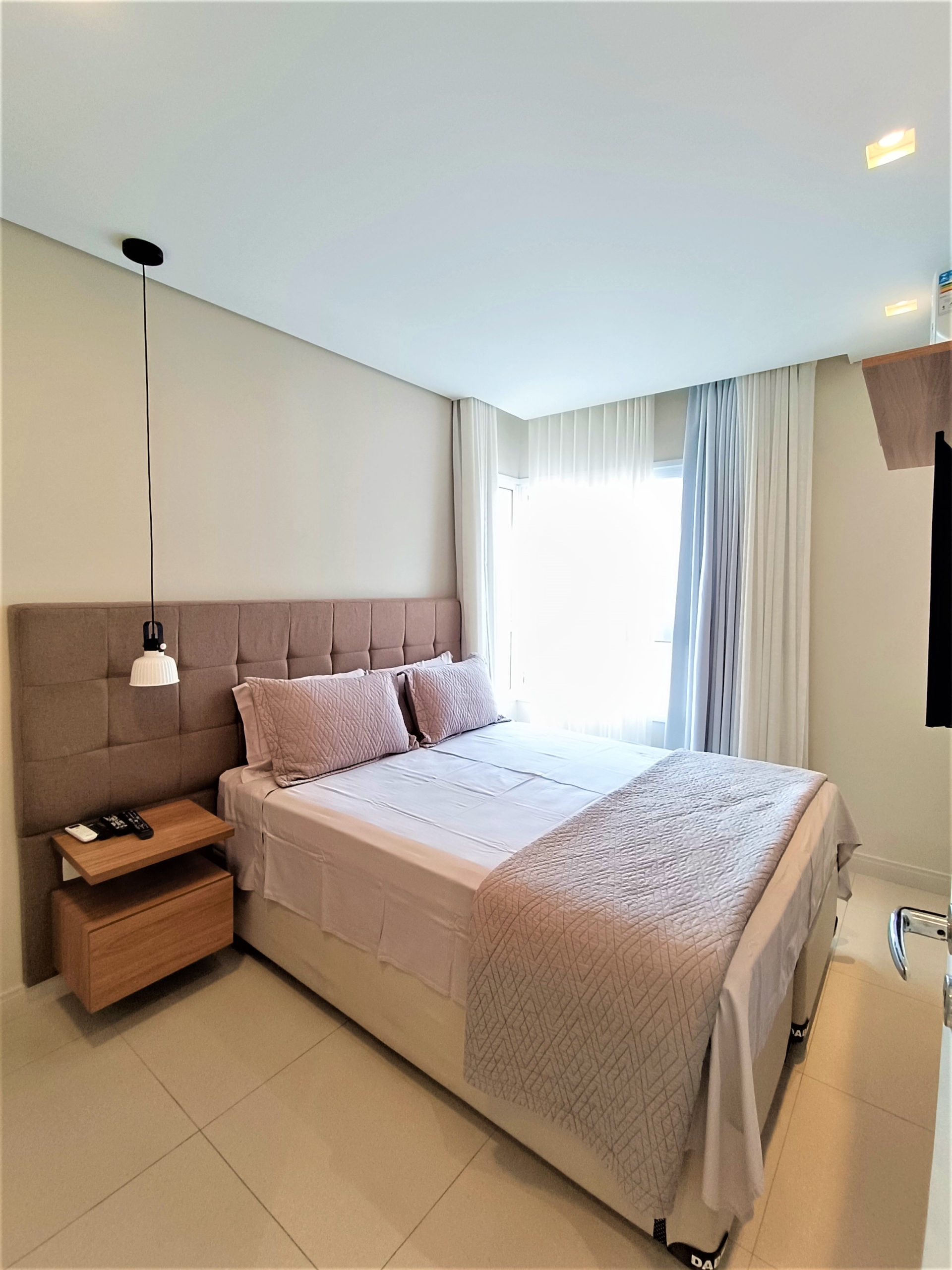 QUARTO-TV-E-AR-CONDICIONADO-II-2-scaled